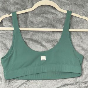 Vuori sports bra